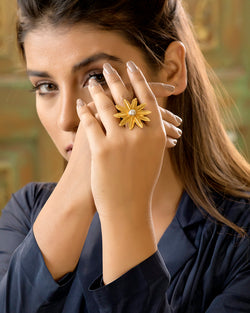 Feathers Of Paradise Daisy Ring