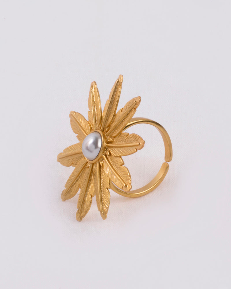 Feathers Of Paradise Daisy Ring